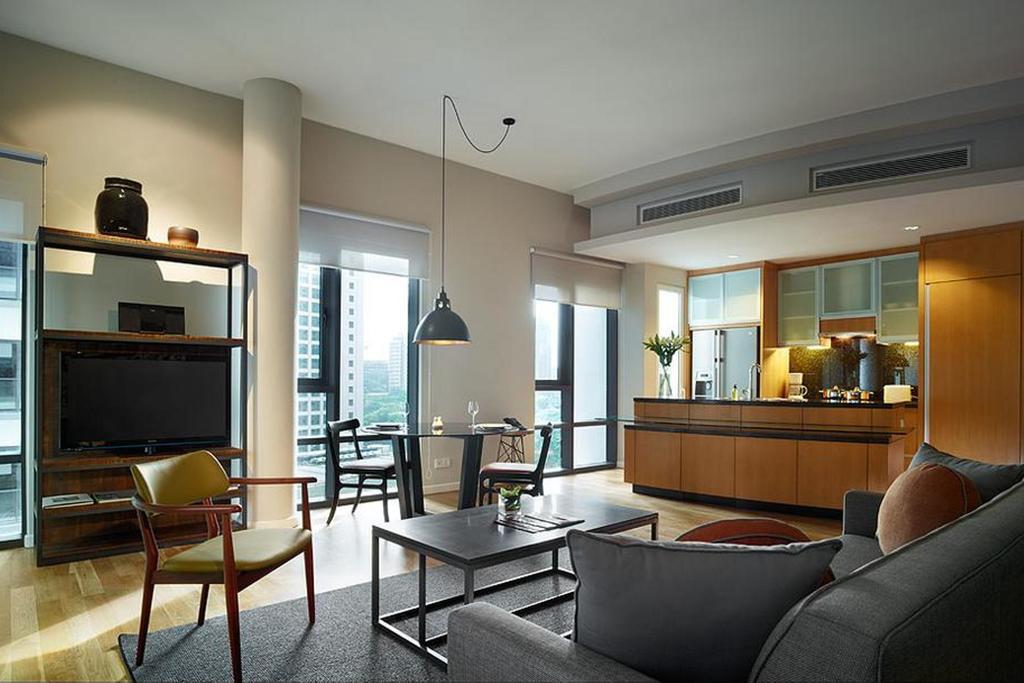 E&O 레지던스 쿠알라 룸푸르 호텔 쿠알라룸푸르 외부 사진 A living room in a serviced apartment in Singapore